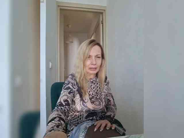 Модель: ShiningMILF