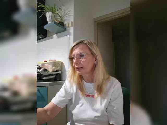 ShiningMILF webcam