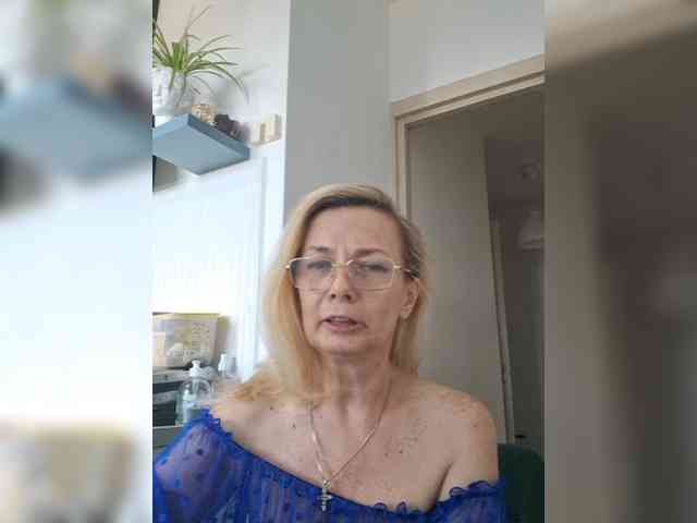 ShiningMILF live female cam on bongacams