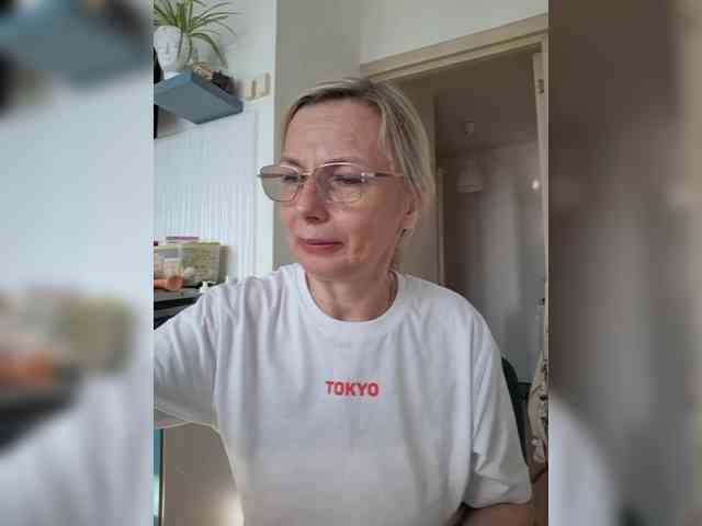 ShiningMILF webcam
