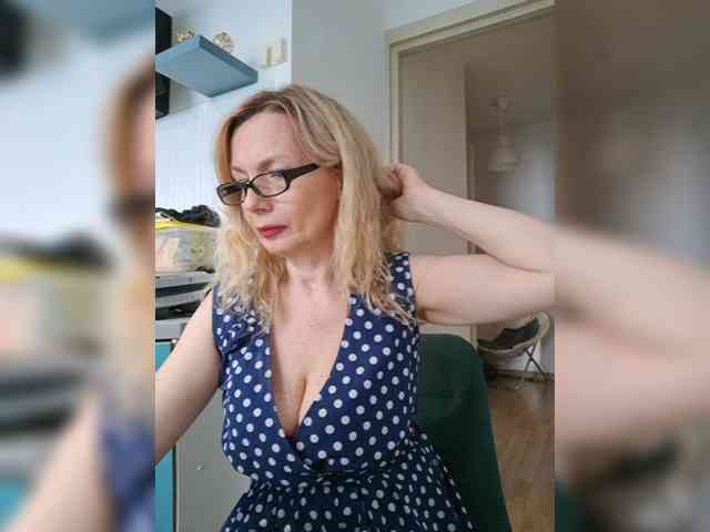 ShiningMILF webcam