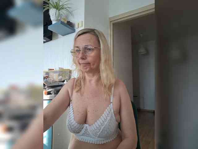 ShiningMILF webcam