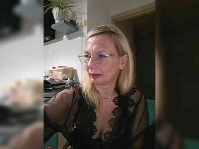ShiningMILF webcam