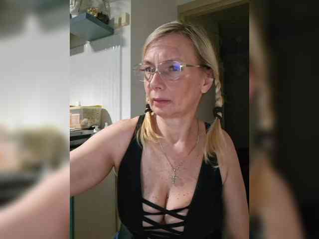 ShiningMILF webcam