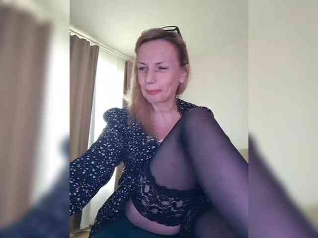 ShiningMILF webcam