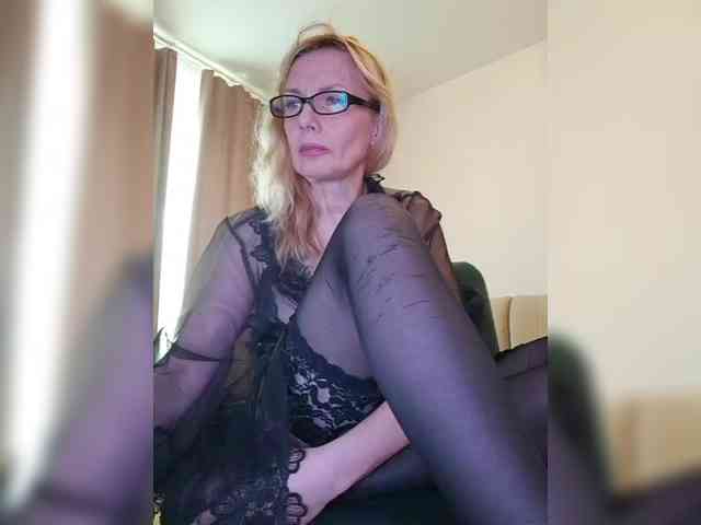 ShiningMILF webcam
