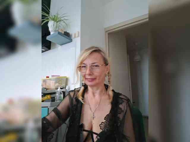 ShiningMILF webcam