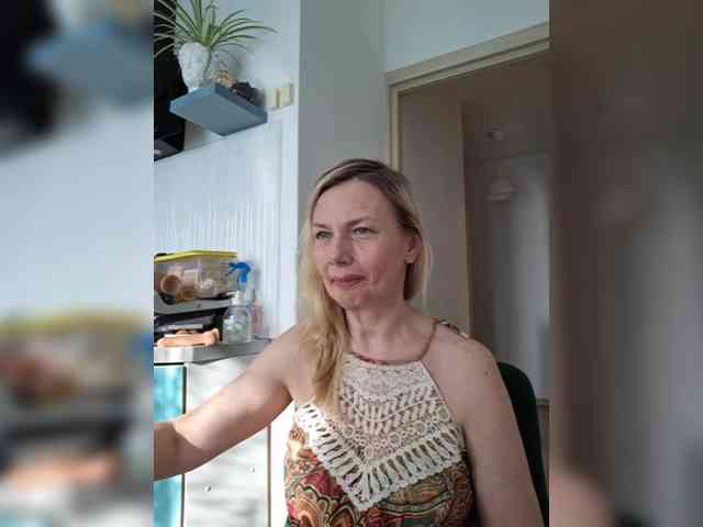 ShiningMILF webcam
