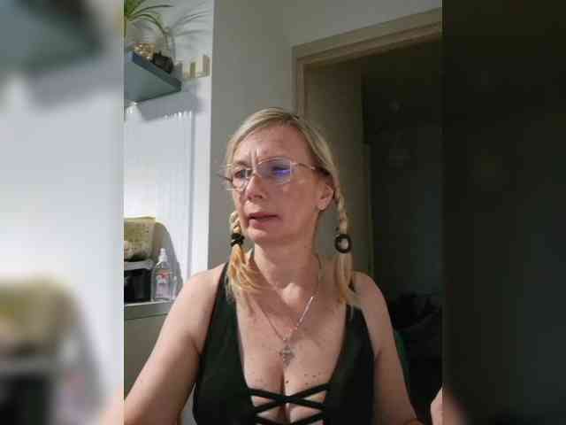 ShiningMILF webcam