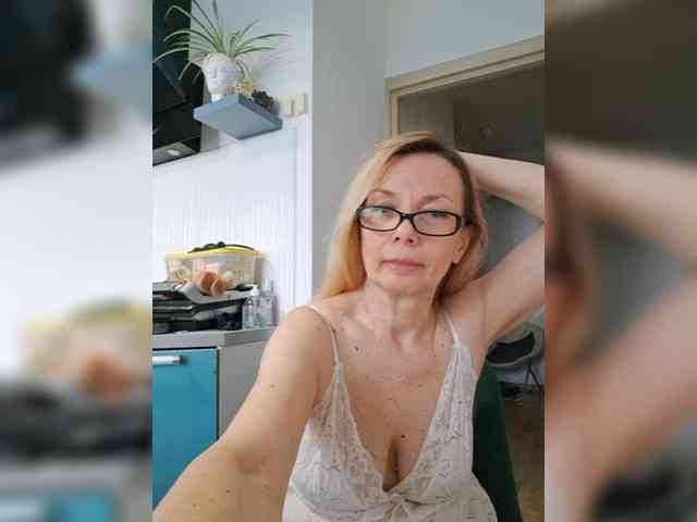 Модель: ShiningMILF