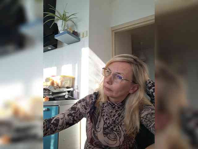ShiningMILF webcam