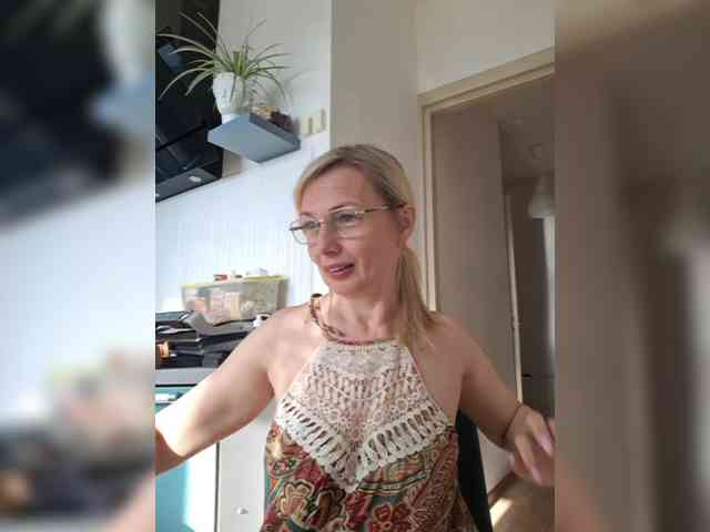 ShiningMILF webcam
