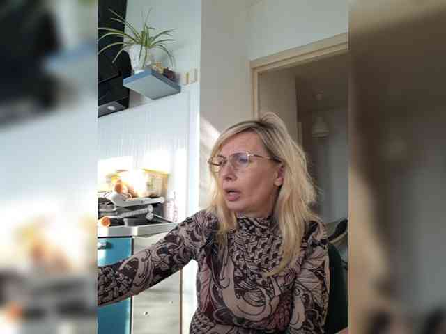 ShiningMILF webcam
