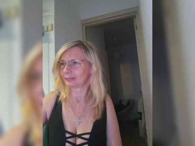 ShiningMILF webcam