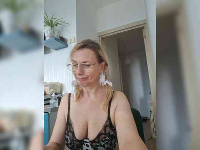 ShiningMILF webcam