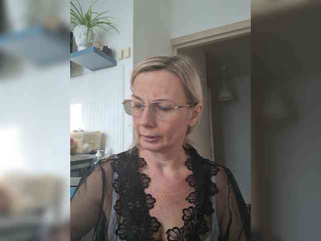 ShiningMILF webcam