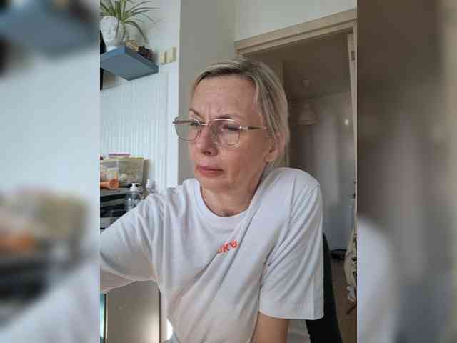 ShiningMILF webcam