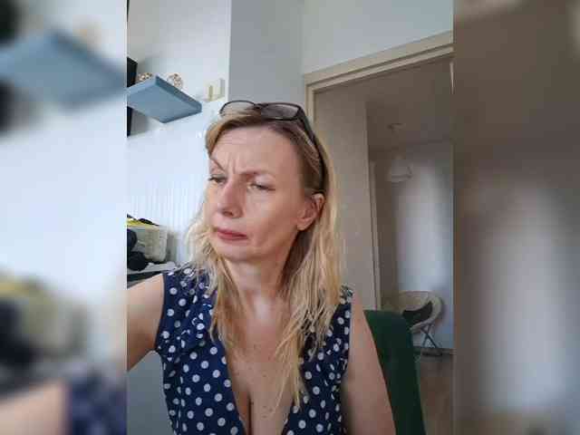 ShiningMILF webcam