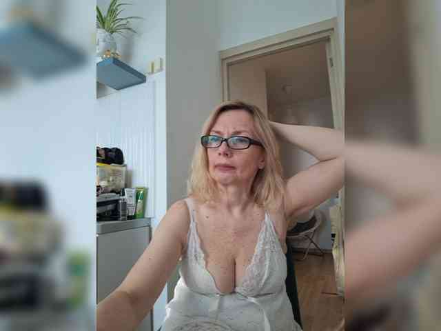 ShiningMILF webcam