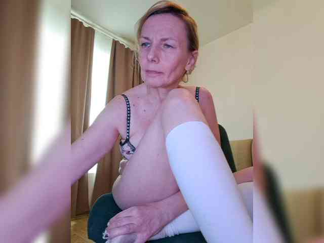 ShiningMILF webcam