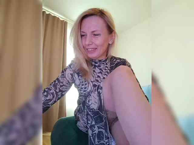 ShiningMILF webcam