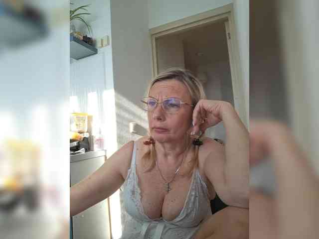 ShiningMILF webcam