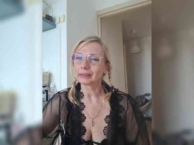 ShiningMILF webcam