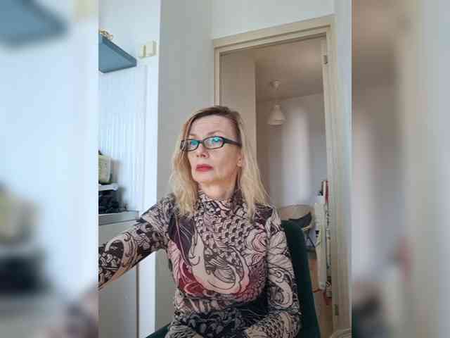 ShiningMILF webcam