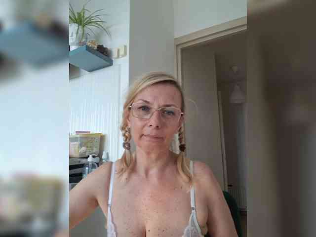 ShiningMILF webcam