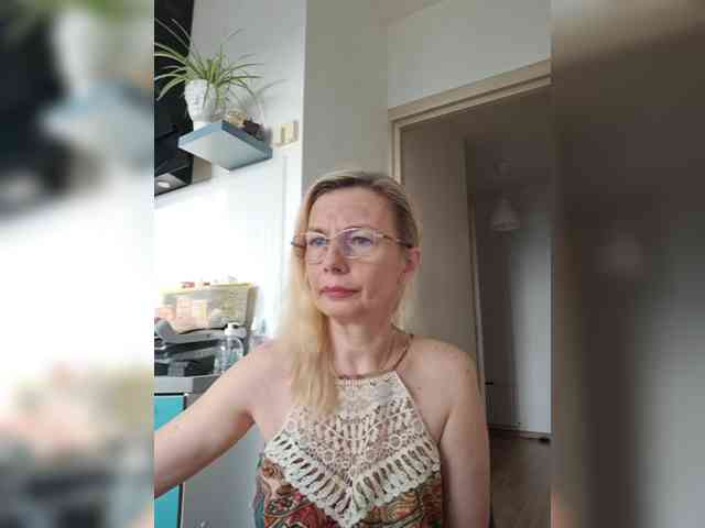 ShiningMILF webcam