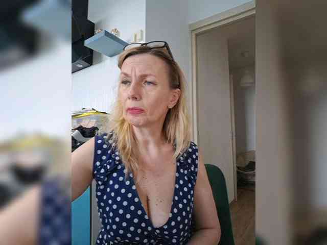 ShiningMILF webcam