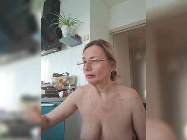 Модель: ShiningMILF