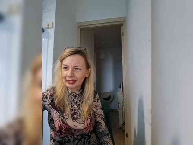 ShiningMILF webcam