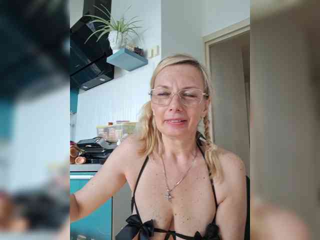 ShiningMILF webcam