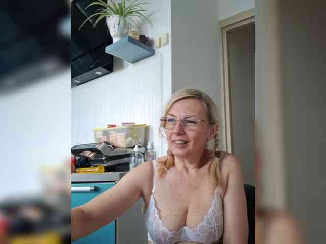 ShiningMILF webcam