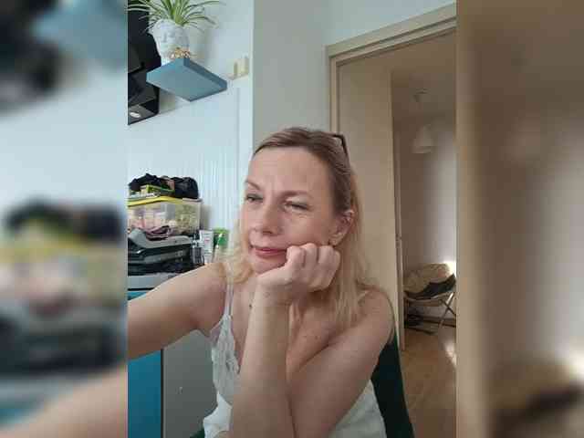 ShiningMILF webcam