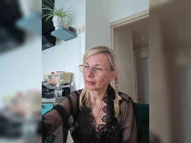 ShiningMILF webcam