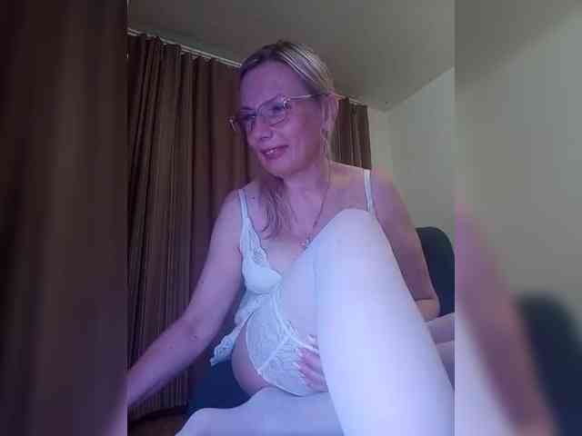 ShiningMILF's webcam live show