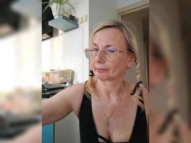 ShiningMILF webcam