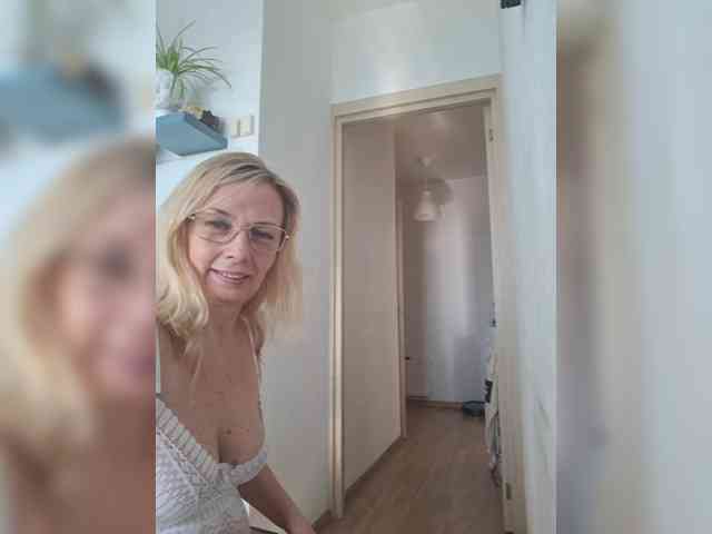 ShiningMILF webcam