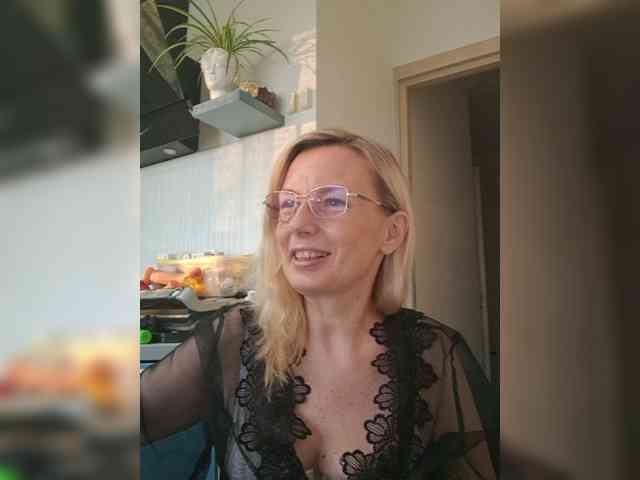 ShiningMILF webcam