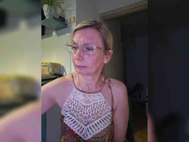 ShiningMILF webcam
