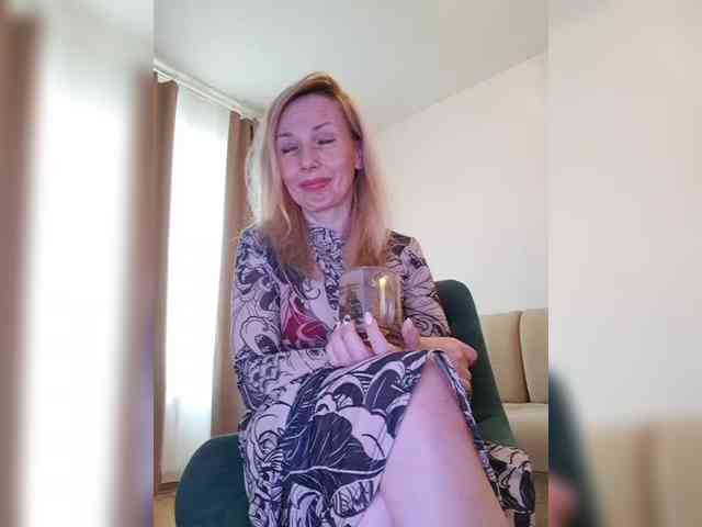 ShiningMILF webcam