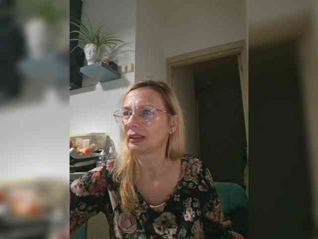 ShiningMILF webcam