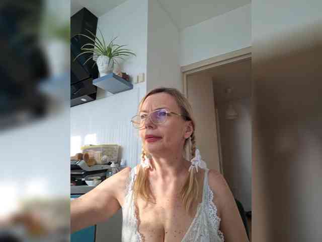 ShiningMILF webcam