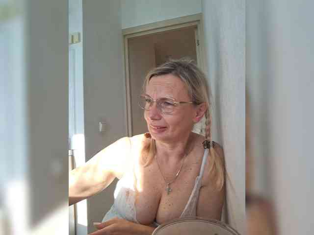 ShiningMILF webcam