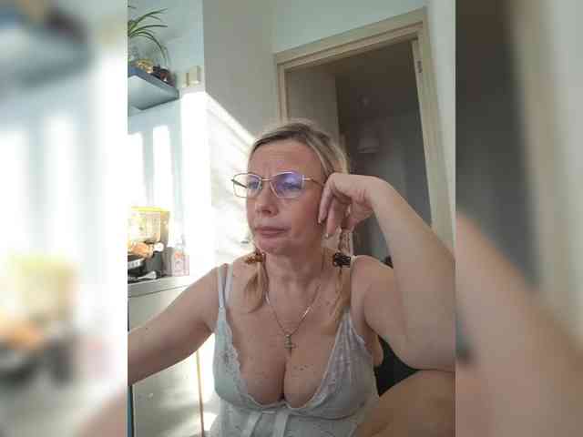 ShiningMILF webcam