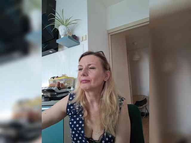 ShiningMILF webcam