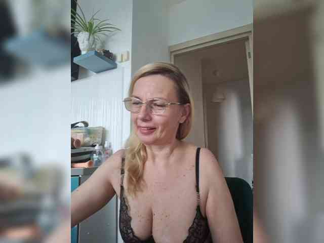 ShiningMILF webcam