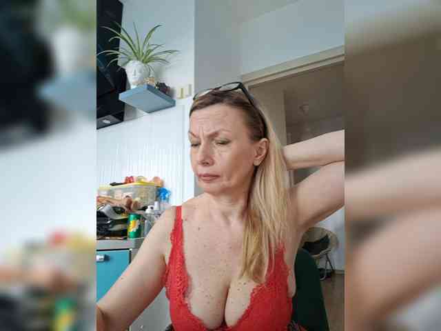 ShiningMILF webcam